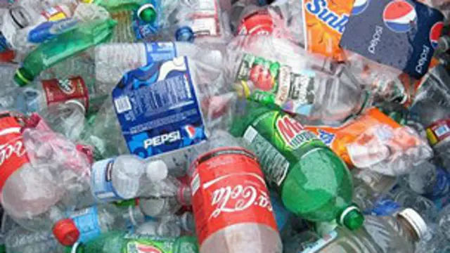 فعالان محیط زیست سالهاست که تلاش می‌کنند تا مردم را به استفاده از کیسه‌های تجدید پذیر تشویق کنند