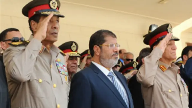 محمد مرسی کی جماعت اخوان المسلین اور مصری فوج کے تعلقات ابتداء سے ہی تناؤ کا شکار رہے ہیں