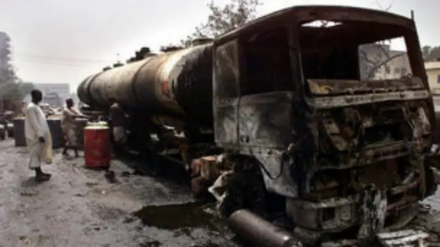 Ikamyo itwara lisansi yahiye