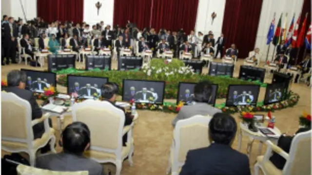 柬埔寨外長賀南洪在東盟外長會議上講話