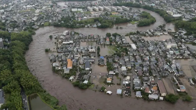 Perkampungan tergenang sungai yang meluap