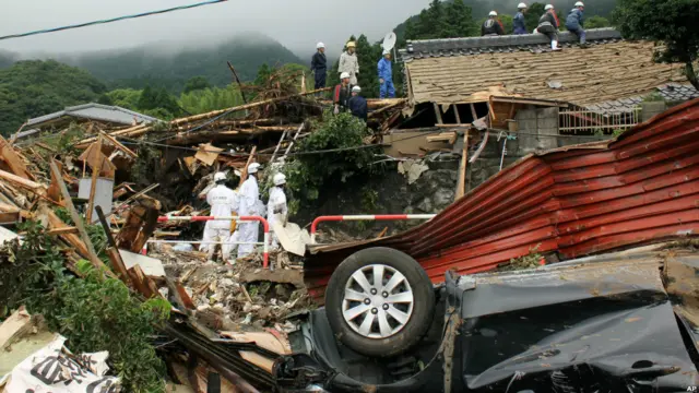Reruntuhan akibat banjir di Jepang