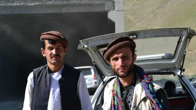 موټر چلوونکي وايي دوی د لارې پولیسو ته د تېرېدو لپاره رشوت ورکوي.