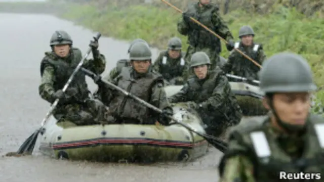 نیروهای نظامی برای یافتن افراد ناپدیدشده در سیل دست به کار شدهاند