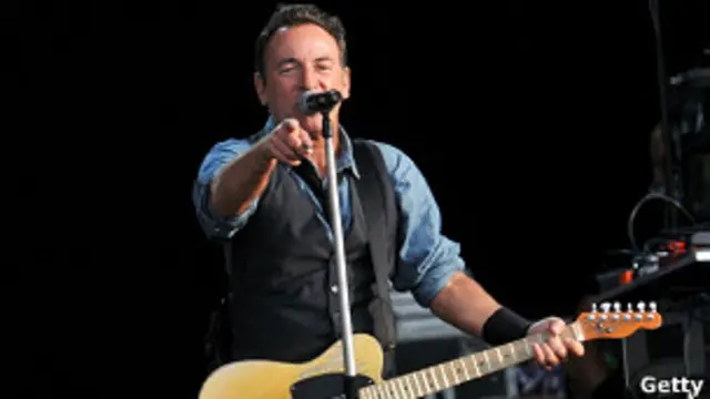 हाइड पार्क के संगीत समारोह में ब्रूस स्प्रिंग्स्टीन ने तीन घंटे से भी अधिक समय तक गाने गाए