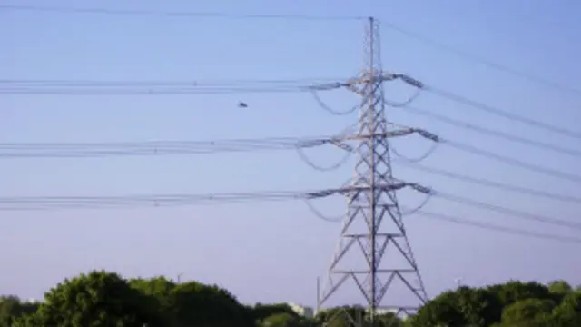 ဒေါ်လာ သန်း၄၀၀ စီမံကိန်းအရ မြို့တွေမှာ လျှပ်စစ်မီးကြိုးတွေ သွယ်ပေးမယ်။