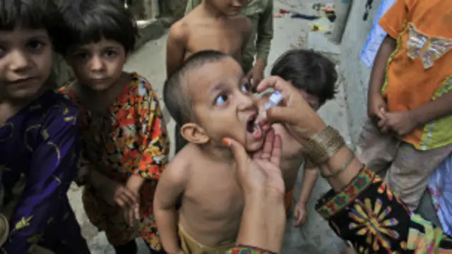  خیبر ایجنسی کی تحصیل باڑہ اور وزیرستان ایجنسی میں شدت پسند تنظیموں نے پولیو مہم پر پابندی عائد کر رکھی ہے