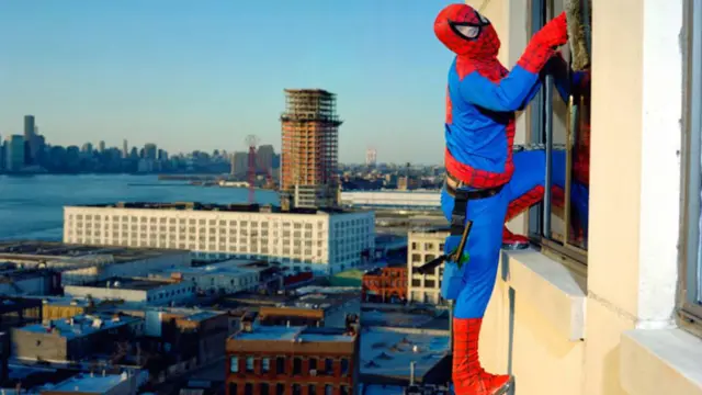 Bernabé Méndez vestido de Homem-Aranha (Foto Dulce Pinzón)