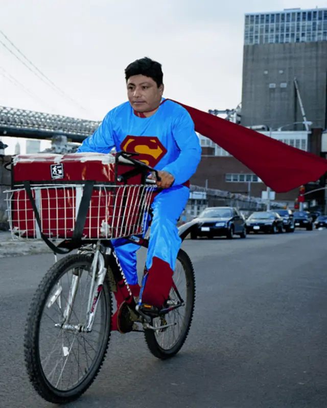 Noé Reyes vestido de Super-Homem (Foto Dulce Pinzón)