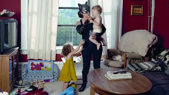 Minerva Valencia vestida de Mulher-Gato (Foto Dulce Pinzón)