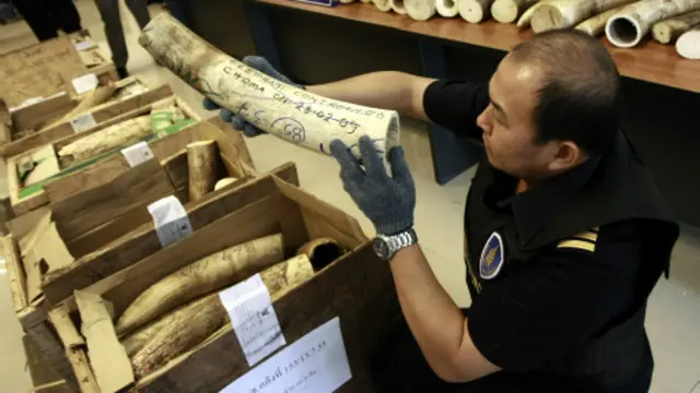 Pejabat bea cukai bandara Bangkok