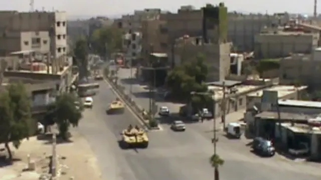 Tayangan video memuat gambar tank yang dikerahkan di sejumlah kawasan di Damaskus.