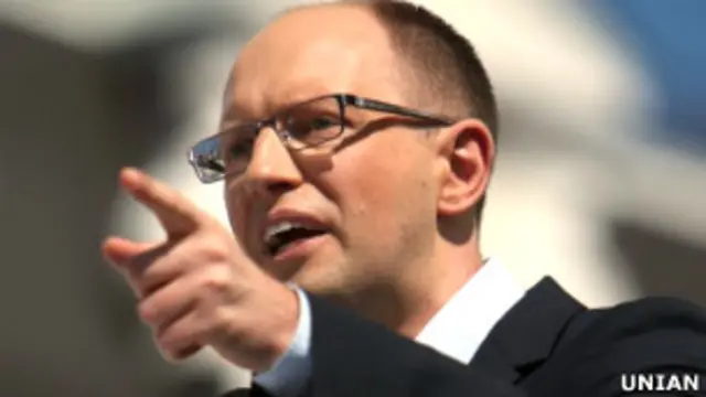 آرسنی یاتسنیوک، رهبر حزب "سرزمین پدری" است