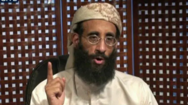 أنور العولقي الذي يشتبه بانتمائه للقاعدة والمولود في ولاية نيومكسيكو قتل في هجوم بطائرة بدون طيار في سبتمبر2011 في اليمن.