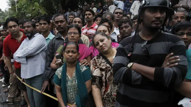 فلمی ستاروں کے علاوہ بڑی تعداد میں راجیش کھنہ کے مداح بھی انہیں آخری سلام کہنے ان کی رہائش گاہ پر آئے