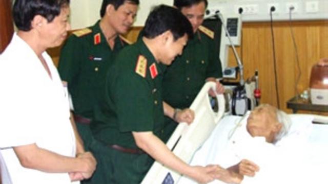 Bức ảnh mới nhất chụp hôm 19/7/2012 của Đại tướng Võ Nguyên Giáp