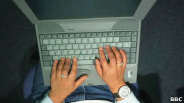 Пользователь ноутбука