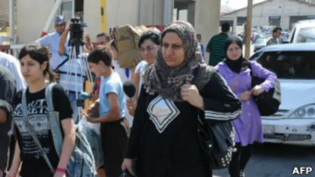 Xung đột tại Syria làm hàng chục ngàn dân phải sơn tán tại các thành phố có giao tranh.