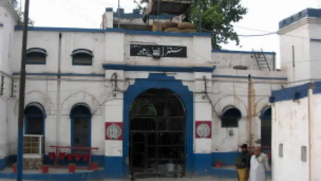 در زندان مرکزی پیشاور حدود ۴۰۰ افغان زندانی هستند