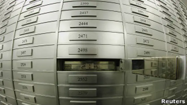 Сейфы в швейцарском банке (архивное фото)