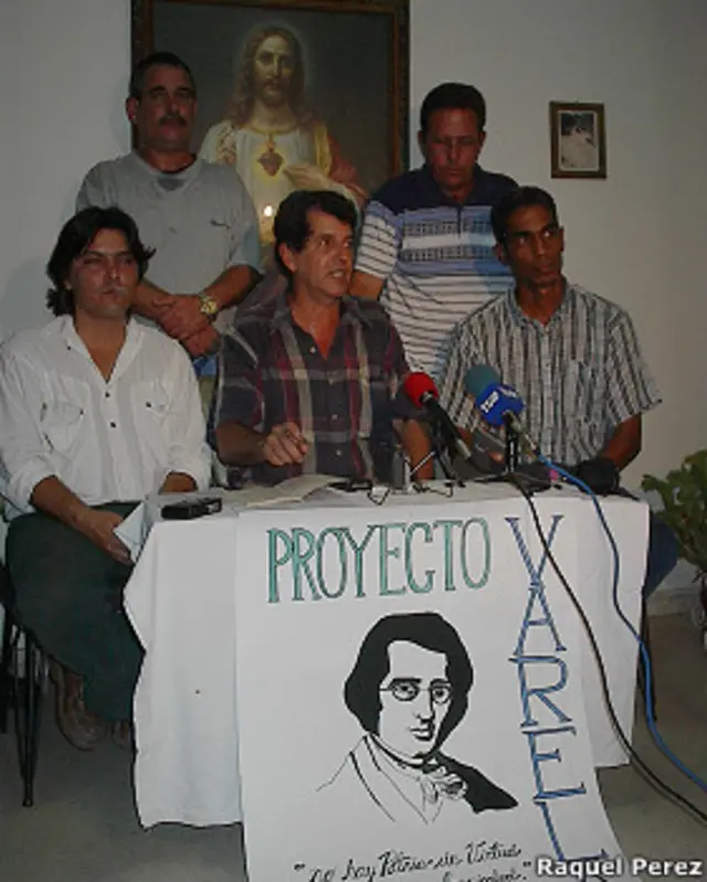 Oswaldo Payá al presentar a la prensa el Proyecto Varela.