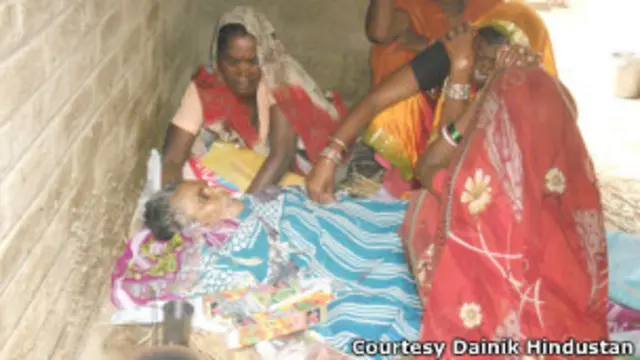 एक ग्रामीण के अनुसार स्थानीय पुलिस ने बहुत देर बाद तब सख्त़ी दिखाई, जब सीधे-टकराव जैसे हालात पैदा हो गए