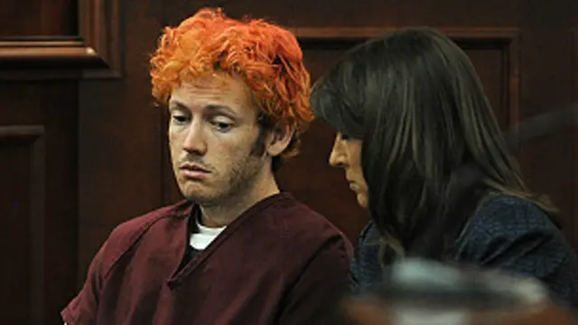 James Holmes saat didampingi pengacaranya dalam sidang perdana pada Selasa (24/07) lalu.