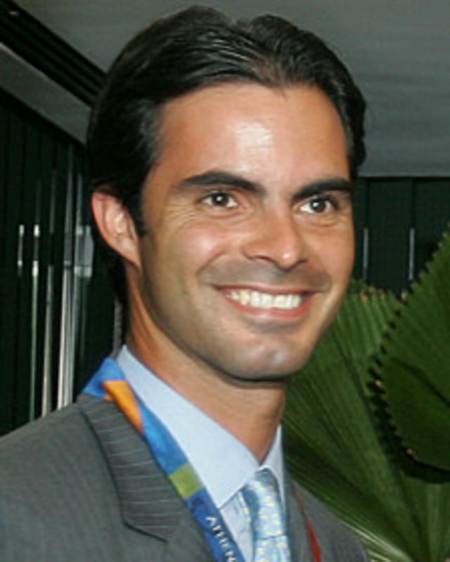 Rodrigo Pessoa em 2005, após receber a medalha de ouro tardia dos Jogos de 2004 (foto: Presidência do Brasil)