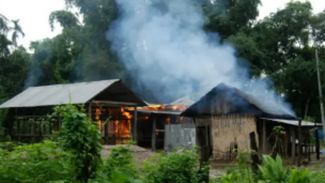 असम में बोडो जनजाति और गैर बोडो प्रवासियों के बीच हिंसा में कई गांव जला दिए गए हैं.