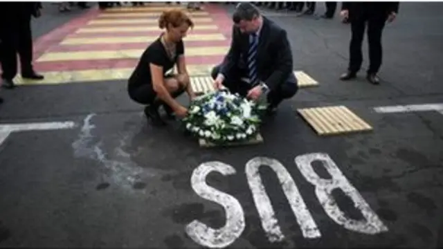 كان تحقيق أشار إلى علاقة بين ثلاثة أشخاص متورطين في تفجير بورغاس وحزب الله اللبناني.