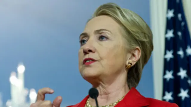 هیلاری کلینتون وزیر خارجه آمریکا گفته کشورش آماده است با رهبران منتخب مردم همکاری کند اما اساس این همکاری تعهد این رهبران به اصول دموکراتیک است.