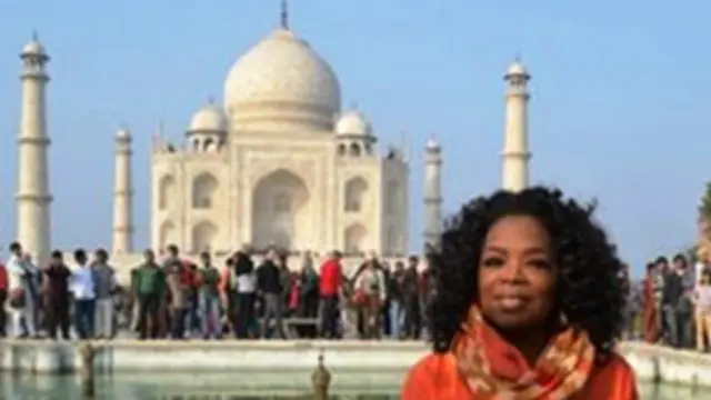 تاج محل دنیا بھر کے سیاحوں کے لیے کشش کا باعث ہے