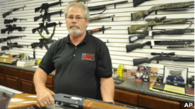 अमरीका में बंदूक लॉबी का प्रभाव काफी ज़्यादा माना जाता है