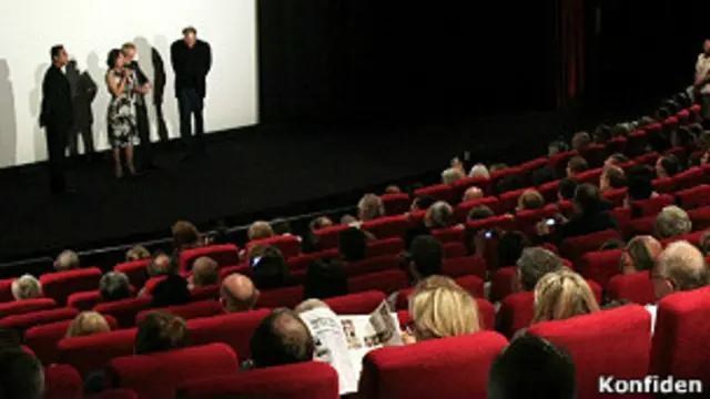 Film 'Lewat Djam Malam' (1954) ditayangkan dalam Festival Film Cannes, Prancis, sebagai film pembuka film-filem klasik.