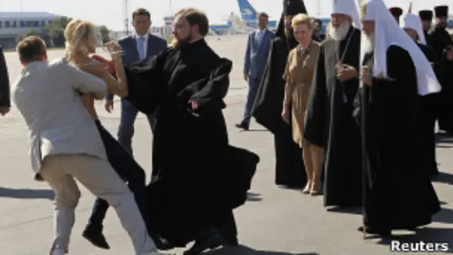 Активистка Femen и патриарх Кирилл
