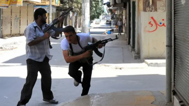 Menjelang pertempuran yang berskala besar, bentrokan sudah terjadi di jalan-jalan Aleppo. 