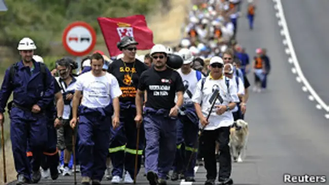 Mineros caminando