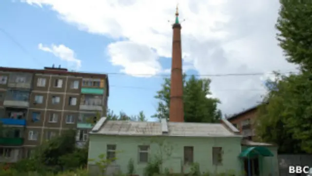 Имамом этой неприметной казанской мечети "Аль Ихлас" является человек, осужденный за помощь экстремистской группе "Хизб ут-Тахрир"