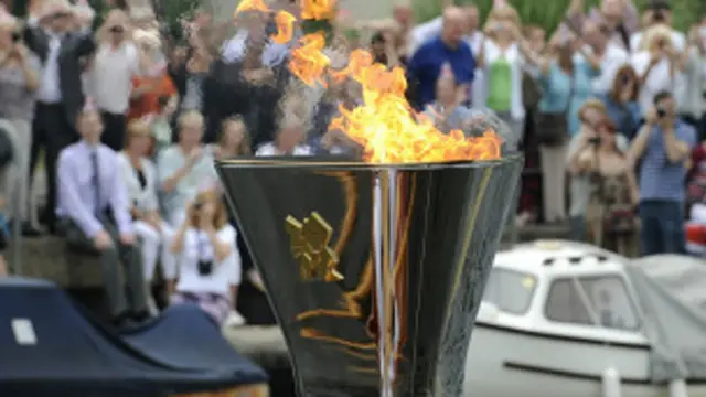 دو ہزار آٹھ میں اولمپک مشعل بیجنگ میں بلند ہوئی تو اس کی حدت ممبئی اور کراچی تک محسوس ہوئی۔