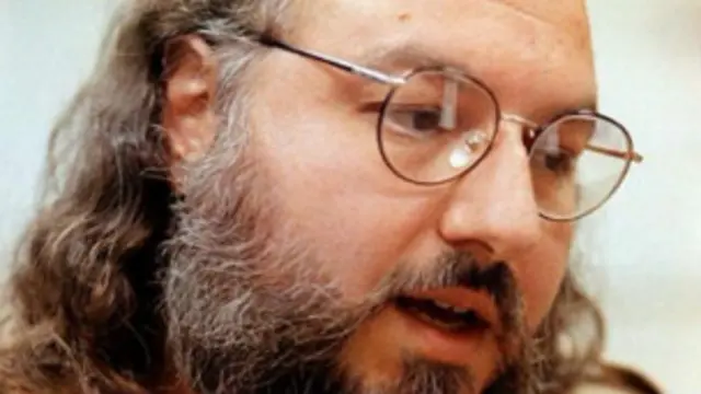 جاناتان پولارد زمانی که در وزارت دفاع آمریکا کار می کرد، هزاران سند و مدرک محرمانه را به اسرائیل منتقل کرد. دولت اسرائیل در سال ۱۹۹۸ اعتراف کرد که پولارد جاسوس آنها بود و به او شهروندی اسرائیل اعطا کرد