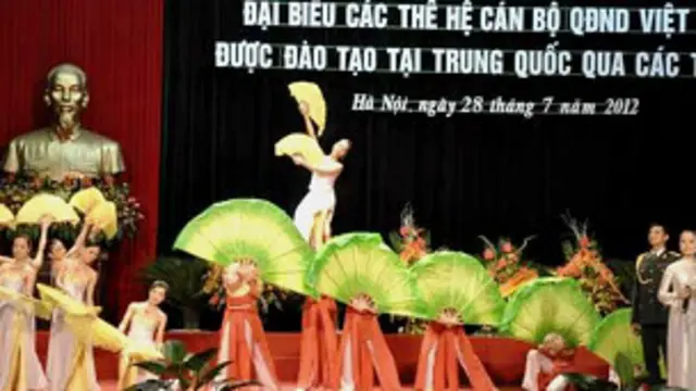 Các màn trình diễn cơ ngợi tình hữu hảo Việt-Trung
