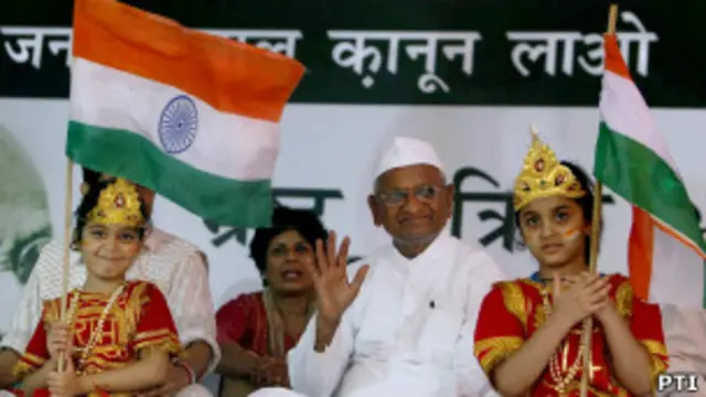 अन्ना ने पिछले साल जनलोकपाल के लिए बड़ा आंदोलन किया था