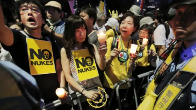 Aksi menentang PLTN di Tokyo.