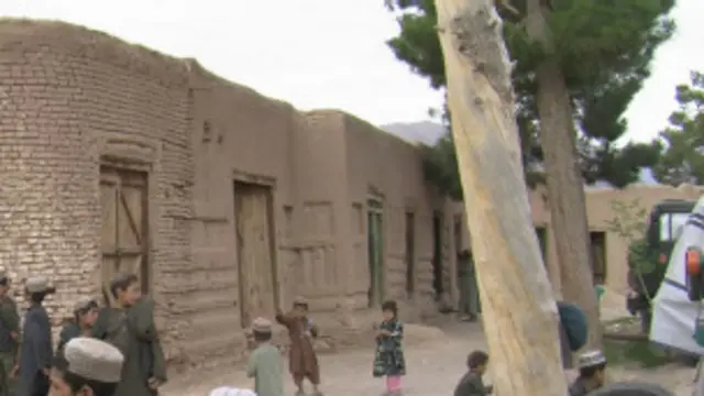 د اروزګان د والي ویاند زیاتوي، د پولیسو په ځوابي ډزو کي رحیم الله وژل شوی او دوه تنه عام وګړي ټپیان شوي.