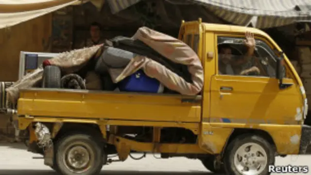 براساس برآورد سازمان ملل متحد از زمان شروع درگیری ها در حلب دست کم ۲۰۰ هزار نفر از این شهر گریخته اند