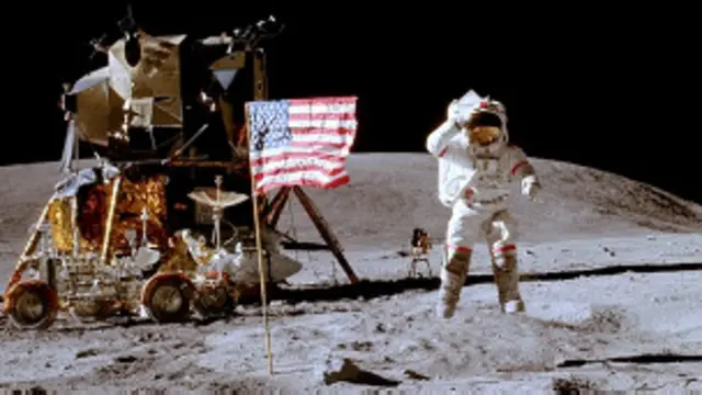 चांद पर इंसान की चहलकदमी