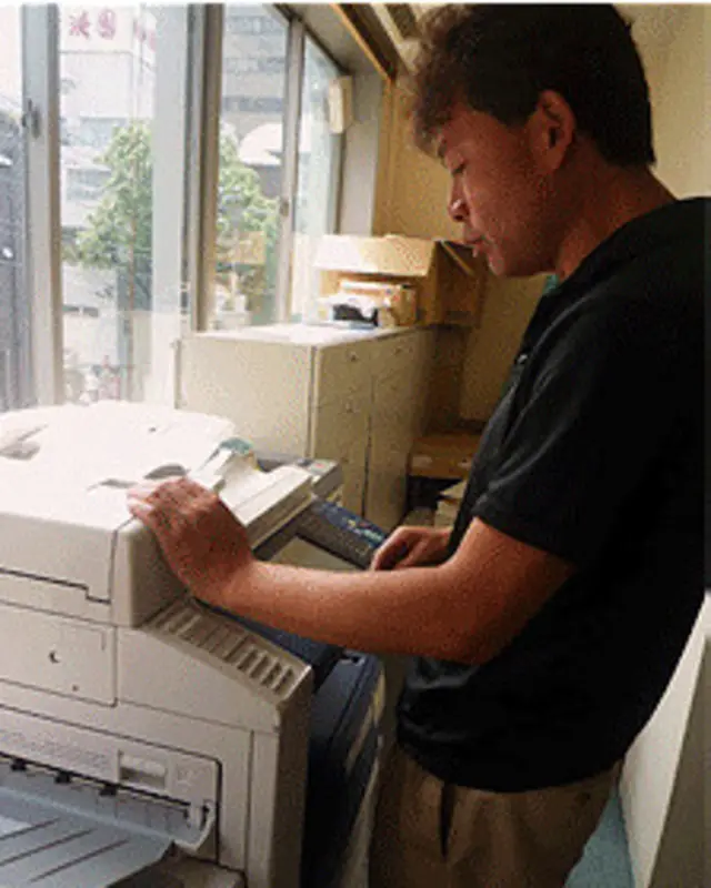 "Los correos electrónicos son fríos e impersonales", afirma Suzuki.