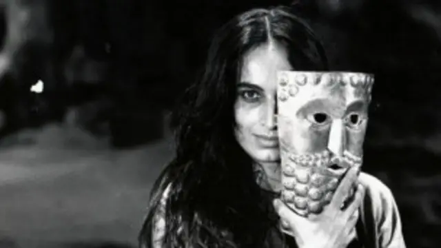  چریکه تارا پیش از هرچیز به دلیل حضور محوری و بدون حجاب اسلامیِ سوسن تسلیمی هرگز روی پرده نرفت