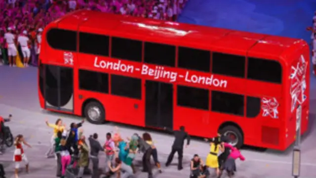 做公交别管肉体上和别人多亲近、脸上一定要毫无表情