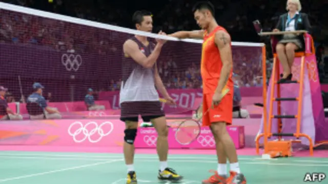 Taufik Hidayat dan Lin Dan